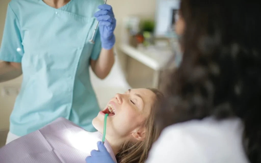 How Dentists Spot Cracks Nuneaton